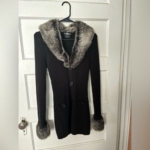 Fur-trimmed long black cardigan Small
